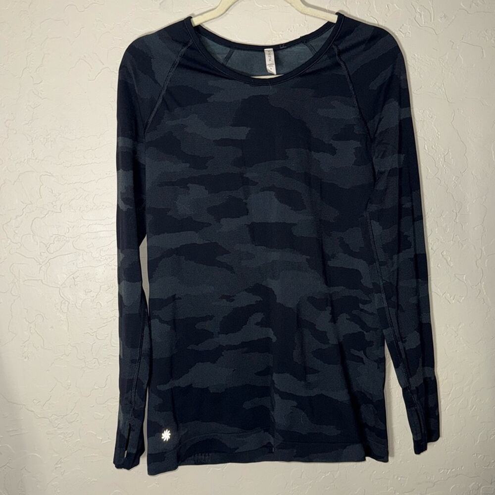 Athleta long sleeve seamless camo print thumb hole top
